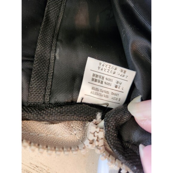 NEW!!! Nike Crossbody Shoulder Chest Travel Mini Sling Bag Silver And Black 5x7 - Picture 4 of 5